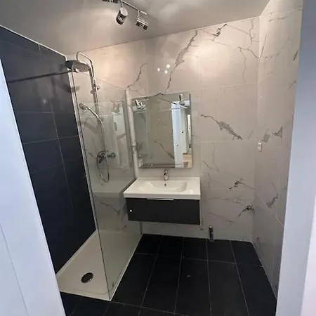 Apartment Superbe De 3p Pieces Dans Avec Piscine Et Climatisation *